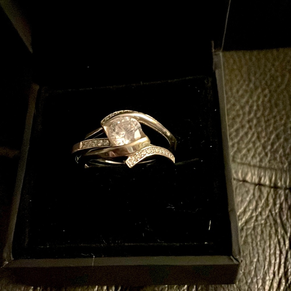 Jeulia Bypass Round Cut Sterling Silver Ring Set size 10